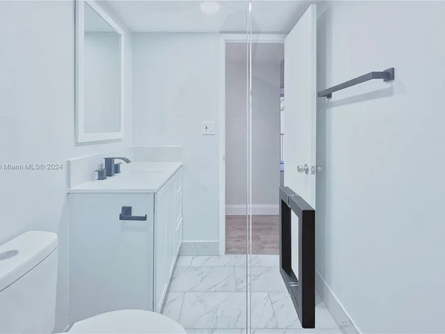 920 NE 199th St # 3S, Miami FL 33179