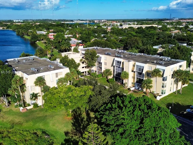 920 NE 199th St # 3S, Miami FL 33179