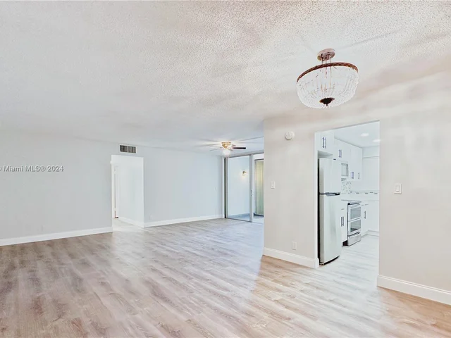 920 NE 199th St # 3S, Miami FL 33179