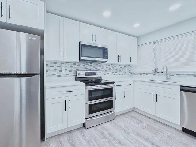 920 NE 199th St # 3S, Miami FL 33179