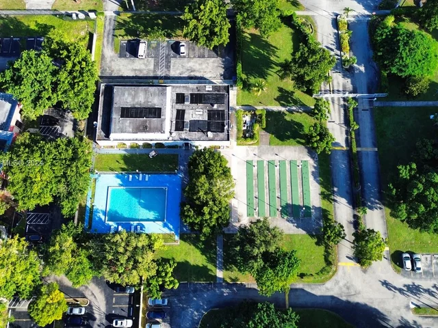 920 NE 199th St # 3S, Miami FL 33179