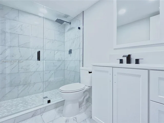 920 NE 199th St # 3S, Miami FL 33179