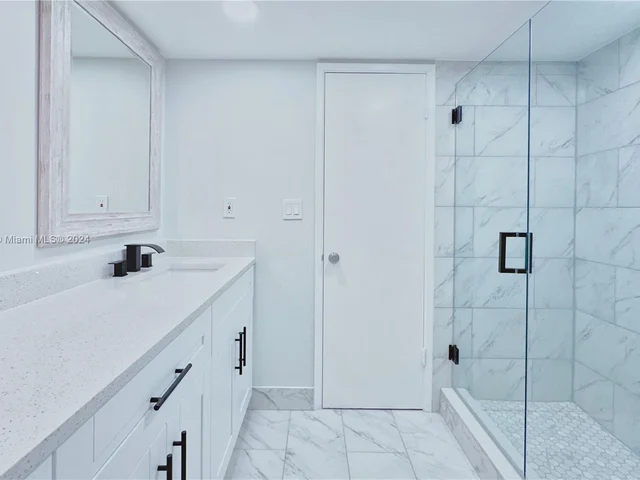 920 NE 199th St # 3S, Miami FL 33179