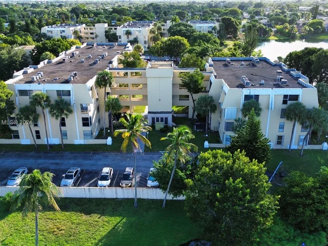 920 NE 199th St # 3S, Miami FL 33179