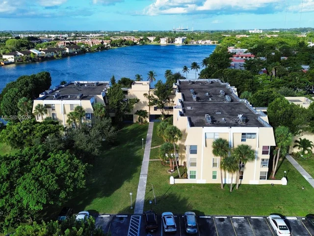 920 NE 199th St # 3S, Miami FL 33179