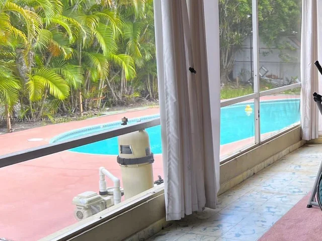 1675 NE 169th St, North Miami Beach FL 33162