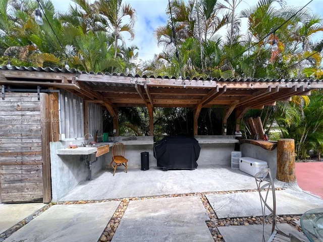 1675 NE 169th St, North Miami Beach FL 33162