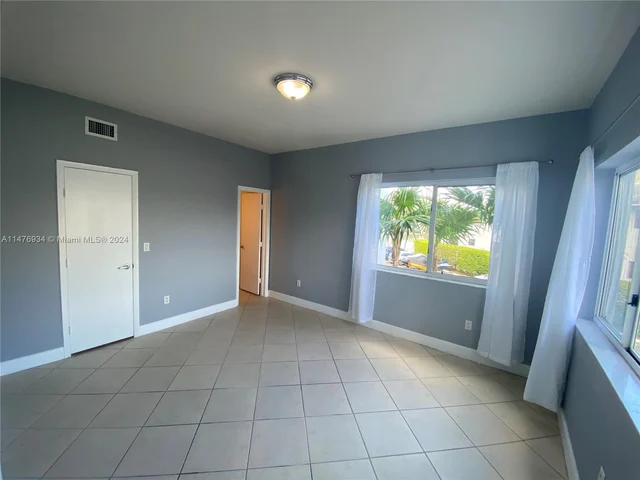 1185 Marseille Dr # 205, Miami Beach FL 33141