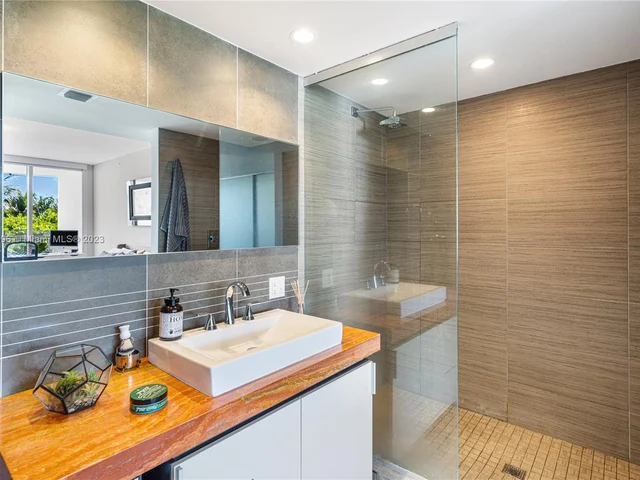 2155 Washington Ct # 307, Miami Beach FL 33139