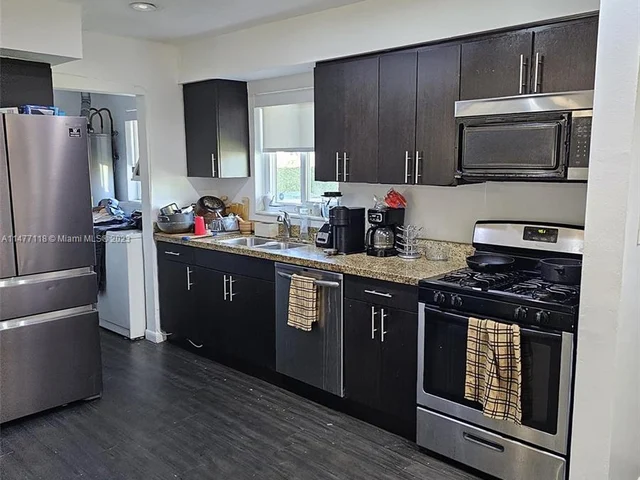 920 NW 200th St, Miami Gardens FL 33169