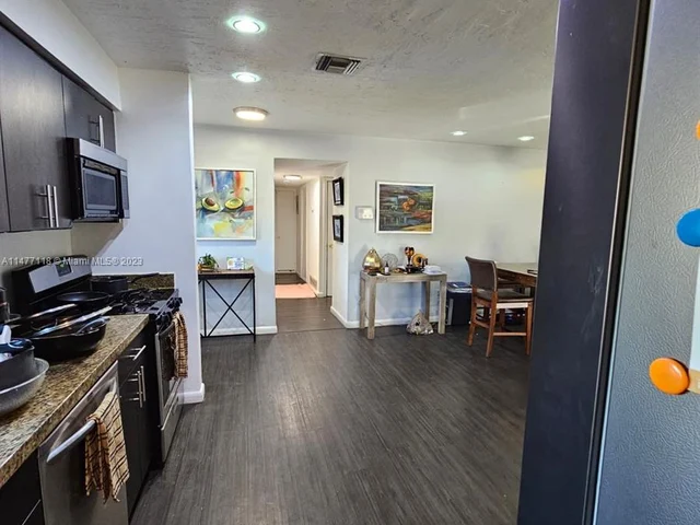 920 NW 200th St, Miami Gardens FL 33169