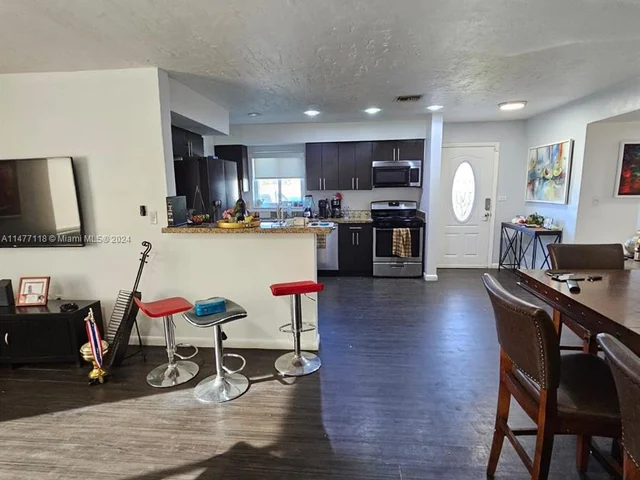 920 NW 200th St, Miami Gardens FL 33169