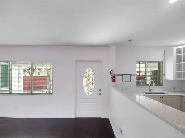 529 NE 14th PL, Fort Lauderdale FL 33304