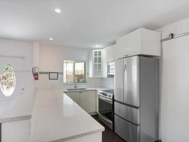 529 NE 14th PL, Fort Lauderdale FL 33304