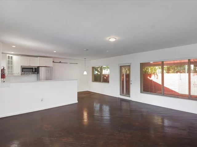 529 NE 14th PL, Fort Lauderdale FL 33304