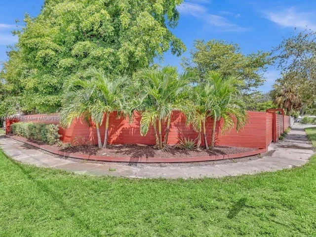 529 NE 14th PL, Fort Lauderdale FL 33304