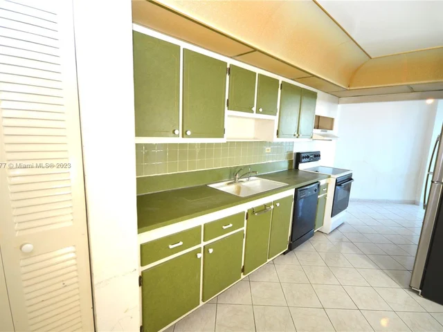 7135 Collins Ave # 501, Miami Beach FL 33141