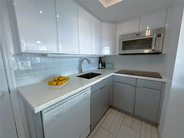 18000 N Bay Rd # 301, Sunny Isles Beach FL 33160