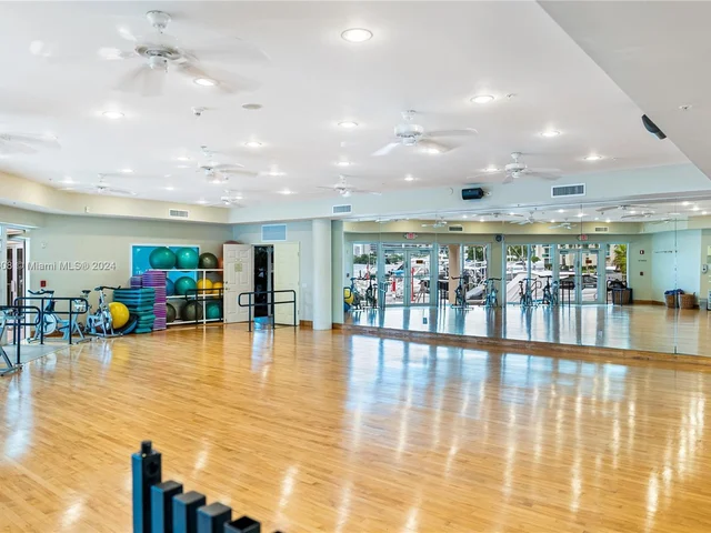 3330 NE 190th St # 2319, Aventura FL 33180