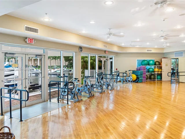 3330 NE 190th St # 2319, Aventura FL 33180