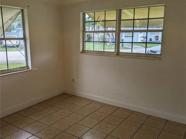 6103 Monroe St, Hollywood FL 33023