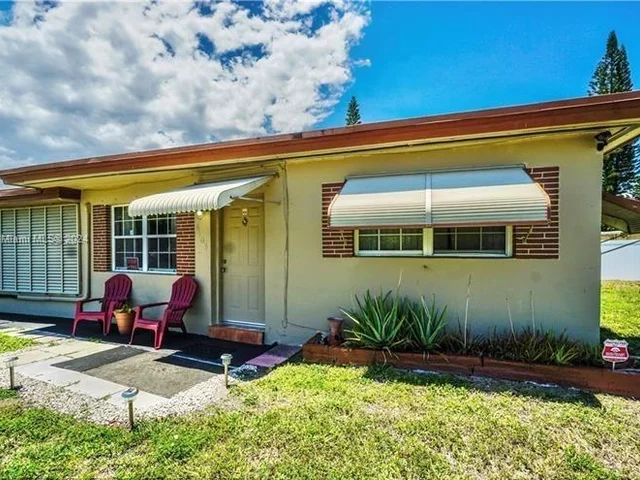 6103 Monroe St, Hollywood FL 33023