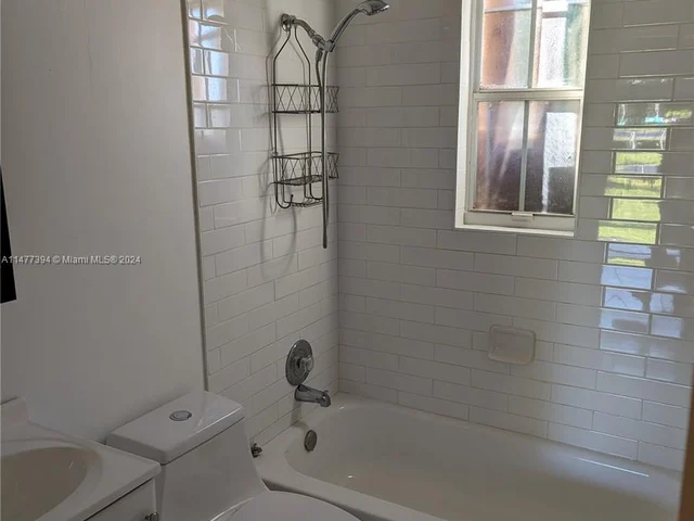 6103 Monroe St, Hollywood FL 33023