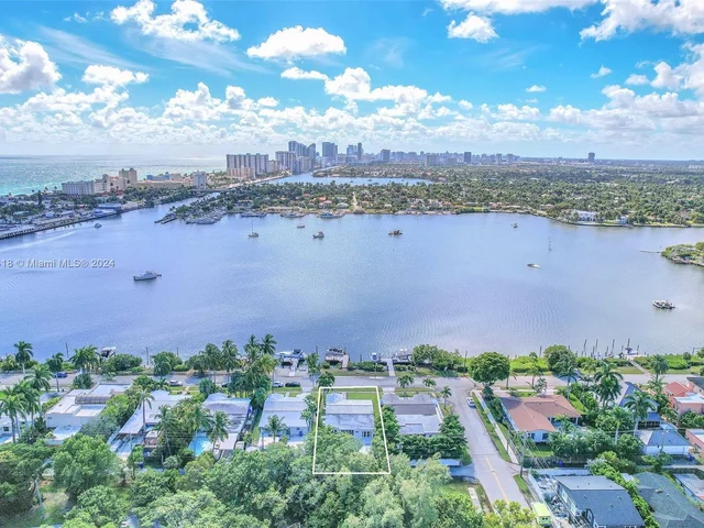 755 N Northlake Dr, Hollywood FL 33019