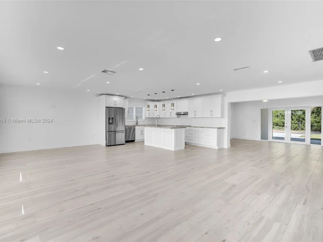 755 N Northlake Dr, Hollywood FL 33019