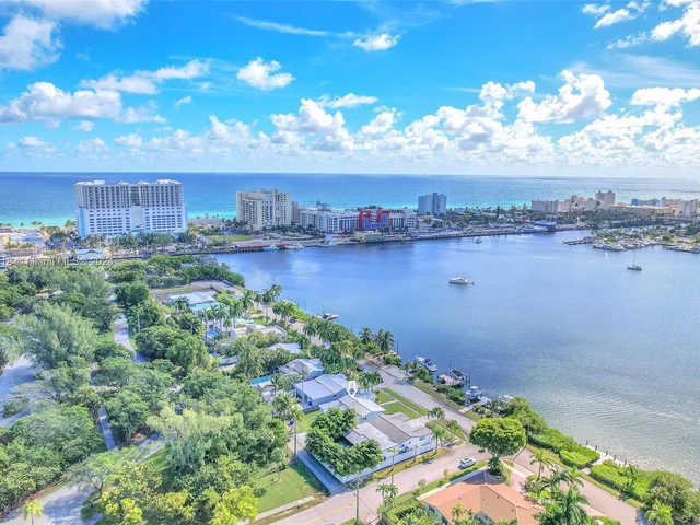 755 N Northlake Dr, Hollywood FL 33019