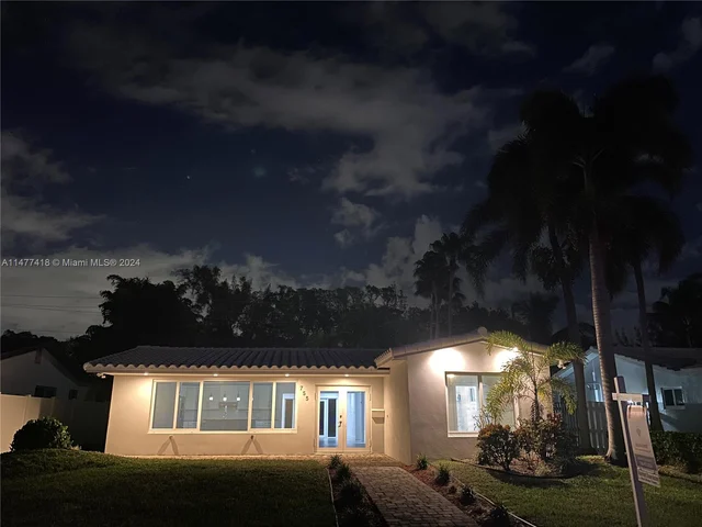 755 N Northlake Dr, Hollywood FL 33019