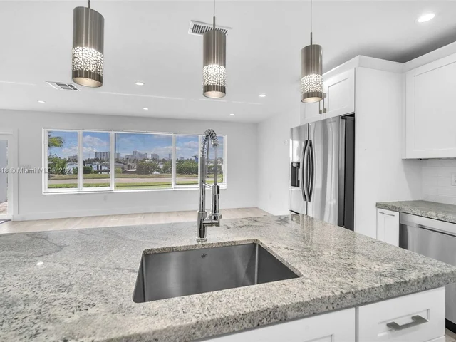 755 N Northlake Dr, Hollywood FL 33019