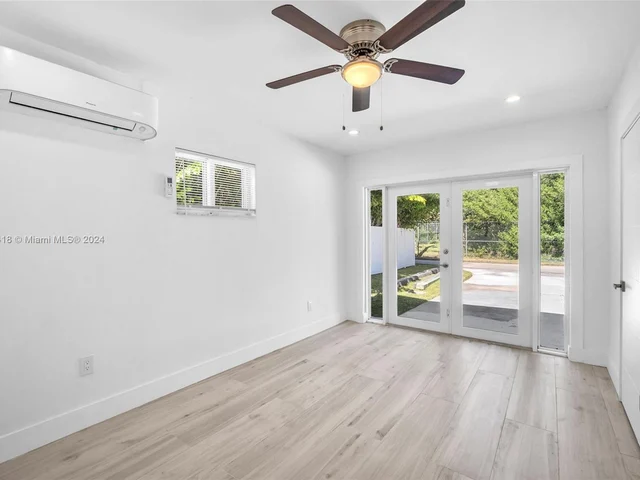 755 N Northlake Dr, Hollywood FL 33019