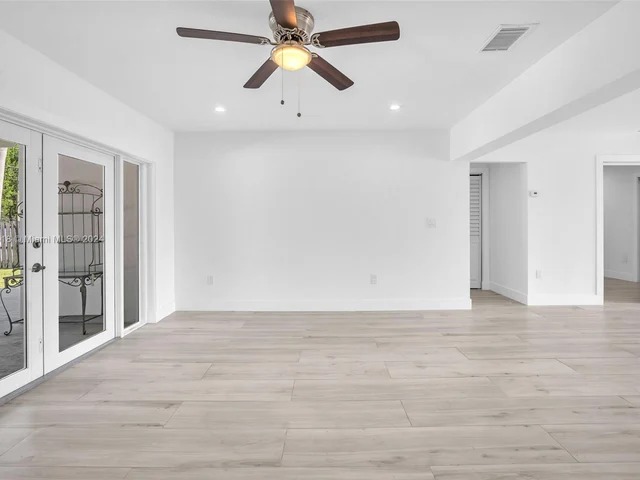 755 N Northlake Dr, Hollywood FL 33019