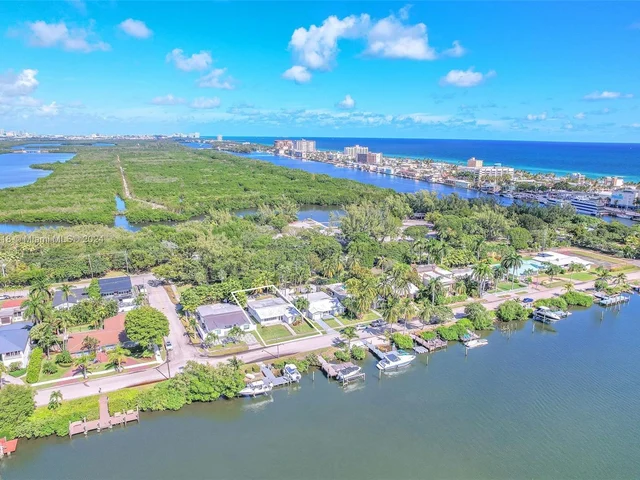 755 N Northlake Dr, Hollywood FL 33019