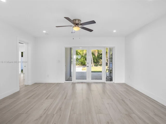 755 N Northlake Dr, Hollywood FL 33019