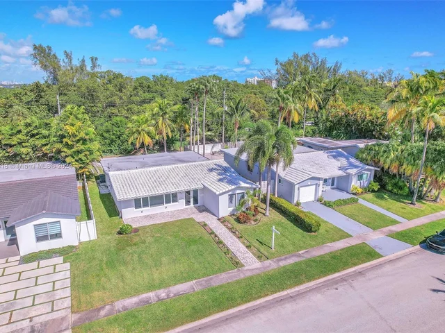 755 N Northlake Dr, Hollywood FL 33019