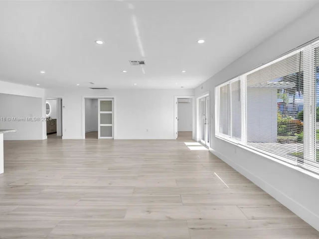 755 N Northlake Dr, Hollywood FL 33019