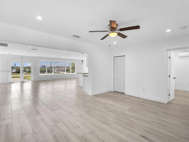 755 N Northlake Dr, Hollywood FL 33019