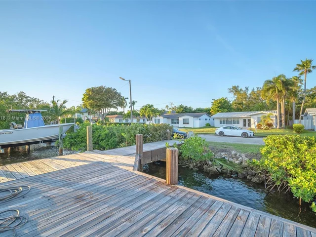 755 N Northlake Dr, Hollywood FL 33019