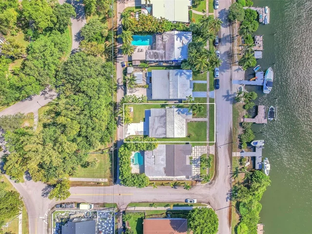 755 N Northlake Dr, Hollywood FL 33019