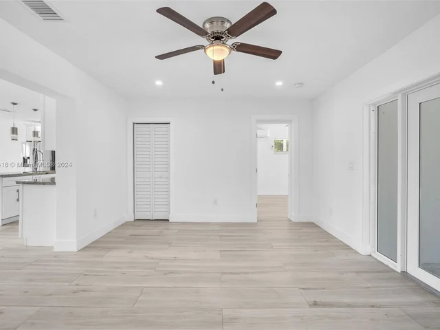 755 N Northlake Dr, Hollywood FL 33019