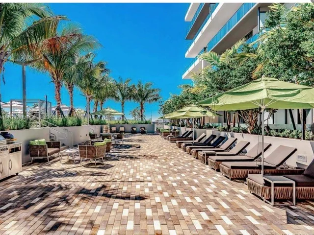 2960 NE 207th St # 812, Aventura FL 33180