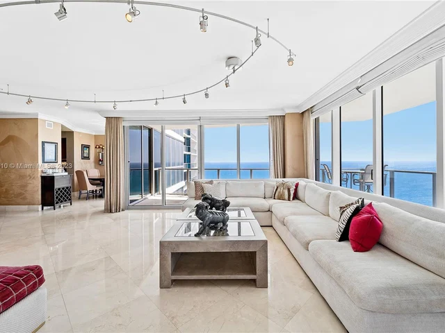 3101 S Ocean Dr # 2702, Hollywood FL 33019