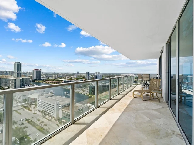 3101 S Ocean Dr # 2702, Hollywood FL 33019