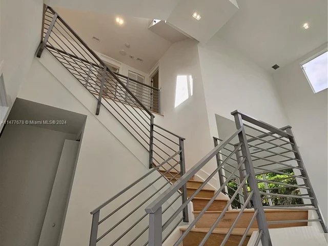 10247 NW 75th Ter, Doral FL 33178