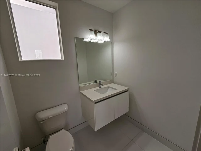 10247 NW 75th Ter, Doral FL 33178