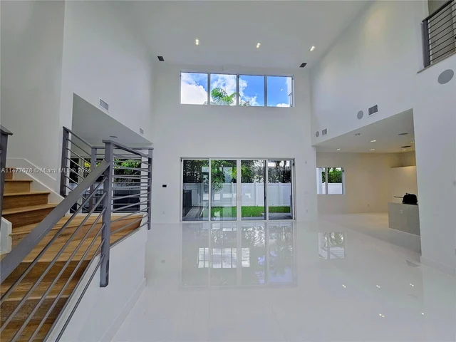 10247 NW 75th Ter, Doral FL 33178