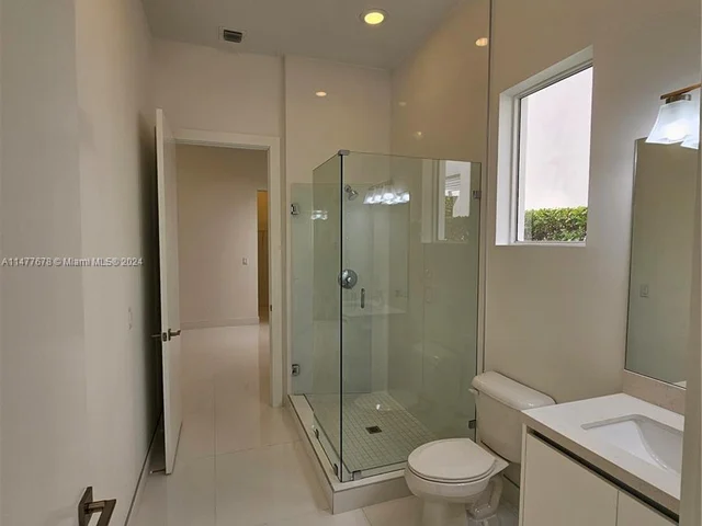 10247 NW 75th Ter, Doral FL 33178