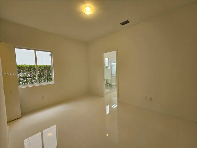 10247 NW 75th Ter, Doral FL 33178